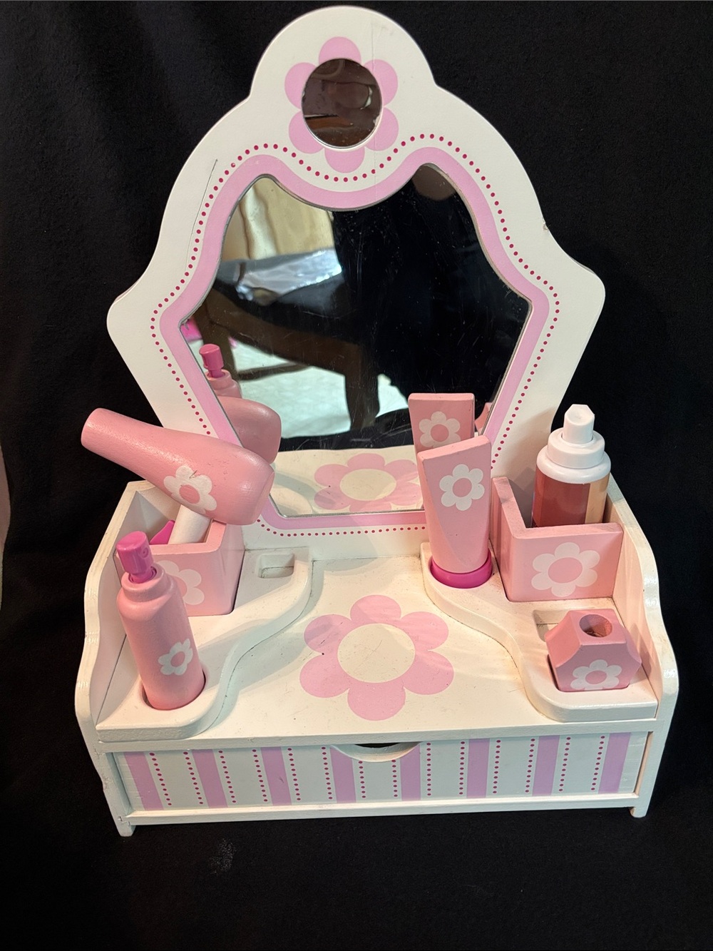 Melissa & Doug Wooden Beauty Salon Play Set